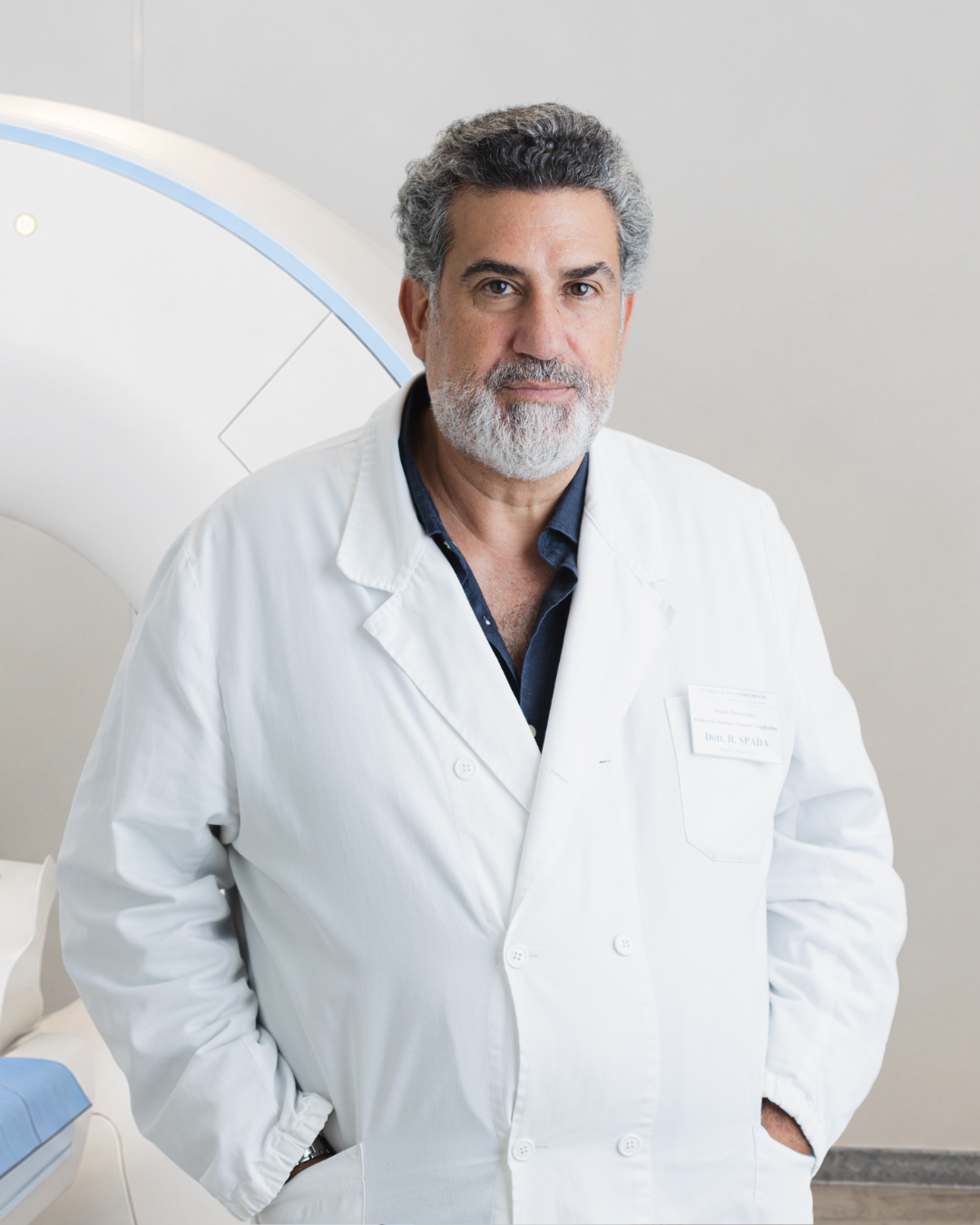 Ritratto del Dott. Raimondo Spada, medico radiologo e direttore sanitario dello Studio.